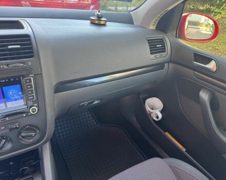 Красный Фольксваген Гольф, объемом двигателя 1.4 л и пробегом 248 тыс. км за 2500 $, фото 15 на Automoto.ua