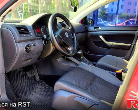 Червоний Фольксваген Гольф, об'ємом двигуна 1.6 л та пробігом 341 тис. км за 5800 $, фото 5 на Automoto.ua