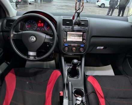 Красный Фольксваген Гольф, объемом двигателя 1.6 л и пробегом 296 тыс. км за 5990 $, фото 12 на Automoto.ua