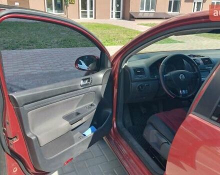 Красный Фольксваген Гольф, объемом двигателя 2 л и пробегом 316 тыс. км за 5000 $, фото 6 на Automoto.ua