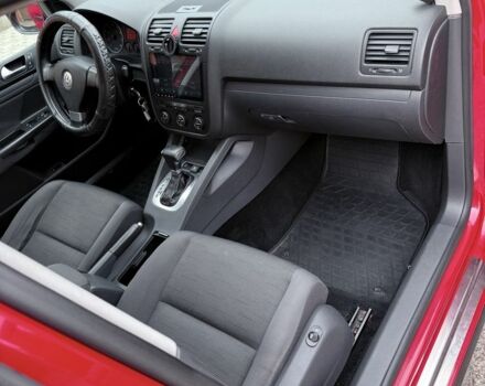 Красный Фольксваген Гольф, объемом двигателя 1.6 л и пробегом 284 тыс. км за 6300 $, фото 11 на Automoto.ua