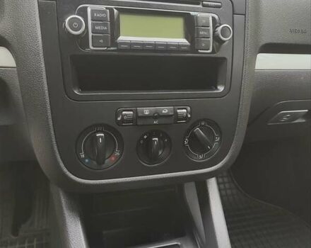 Красный Фольксваген Гольф, объемом двигателя 1.6 л и пробегом 184 тыс. км за 6450 $, фото 12 на Automoto.ua