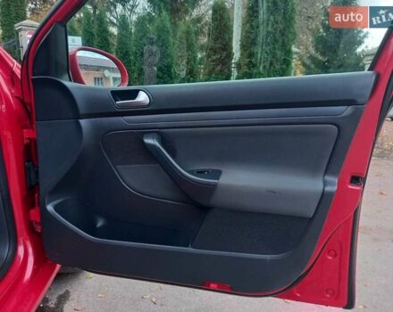 Красный Фольксваген Гольф, объемом двигателя 1.39 л и пробегом 205 тыс. км за 5399 $, фото 29 на Automoto.ua