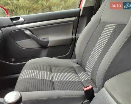 Красный Фольксваген Гольф, объемом двигателя 1.6 л и пробегом 184 тыс. км за 6450 $, фото 14 на Automoto.ua