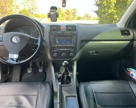 Красный Фольксваген Гольф, объемом двигателя 1.6 л и пробегом 230 тыс. км за 5300 $, фото 4 на Automoto.ua