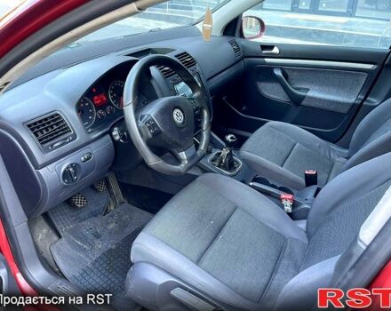 Красный Фольксваген Гольф, объемом двигателя 1.4 л и пробегом 250 тыс. км за 3999 $, фото 7 на Automoto.ua