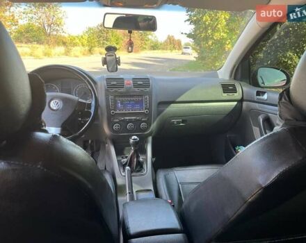 Красный Фольксваген Гольф, объемом двигателя 1.6 л и пробегом 231 тыс. км за 5500 $, фото 3 на Automoto.ua