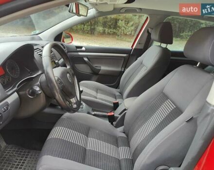 Красный Фольксваген Гольф, объемом двигателя 1.6 л и пробегом 184 тыс. км за 6450 $, фото 11 на Automoto.ua