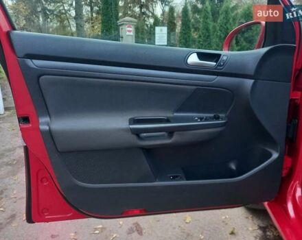 Червоний Фольксваген Гольф, об'ємом двигуна 1.4 л та пробігом 205 тис. км за 4950 $, фото 51 на Automoto.ua