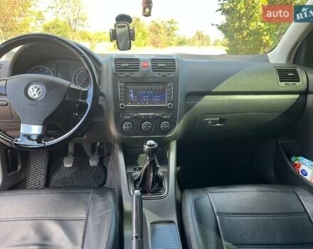 Красный Фольксваген Гольф, объемом двигателя 1.6 л и пробегом 231 тыс. км за 5500 $, фото 4 на Automoto.ua