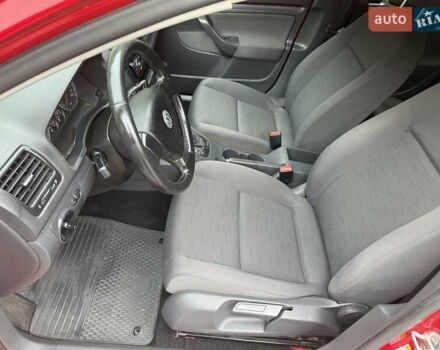 Красный Фольксваген Гольф, объемом двигателя 1.6 л и пробегом 126 тыс. км за 6799 $, фото 8 на Automoto.ua