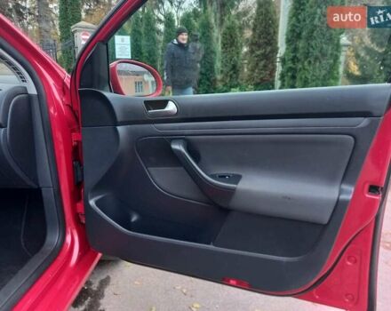 Красный Фольксваген Гольф, объемом двигателя 1.39 л и пробегом 205 тыс. км за 5399 $, фото 26 на Automoto.ua