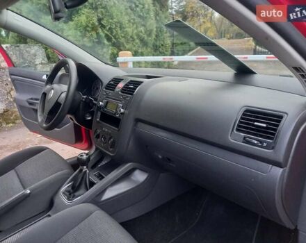 Красный Фольксваген Гольф, объемом двигателя 1.39 л и пробегом 205 тыс. км за 5399 $, фото 23 на Automoto.ua