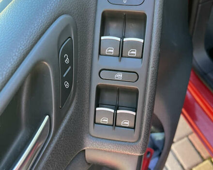 Червоний Фольксваген Гольф, об'ємом двигуна 1.39 л та пробігом 257 тис. км за 7990 $, фото 19 на Automoto.ua