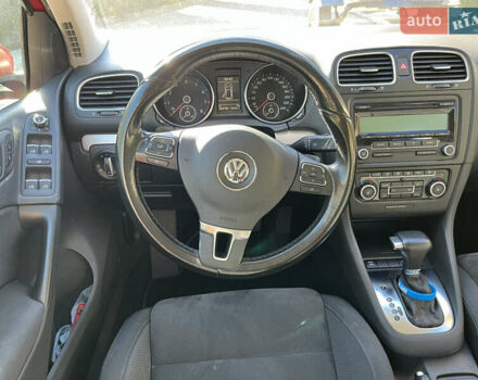 Червоний Фольксваген Гольф, об'ємом двигуна 1.39 л та пробігом 257 тис. км за 7990 $, фото 4 на Automoto.ua