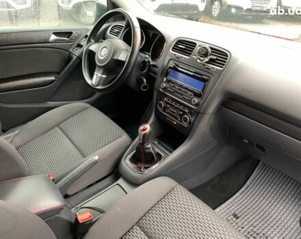 Красный Фольксваген Гольф, объемом двигателя 1.6 л и пробегом 197 тыс. км за 7690 $, фото 23 на Automoto.ua