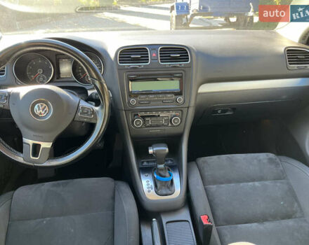 Червоний Фольксваген Гольф, об'ємом двигуна 1.39 л та пробігом 257 тис. км за 7990 $, фото 5 на Automoto.ua