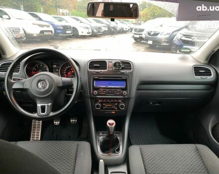 Красный Фольксваген Гольф, объемом двигателя 1.6 л и пробегом 197 тыс. км за 7690 $, фото 27 на Automoto.ua