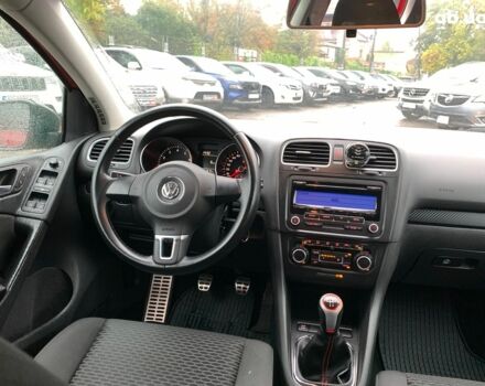 Красный Фольксваген Гольф, объемом двигателя 1.6 л и пробегом 197 тыс. км за 7690 $, фото 26 на Automoto.ua