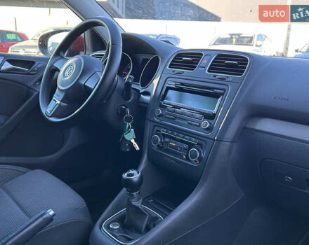 Красный Фольксваген Гольф, объемом двигателя 1.6 л и пробегом 270 тыс. км за 7700 $, фото 8 на Automoto.ua