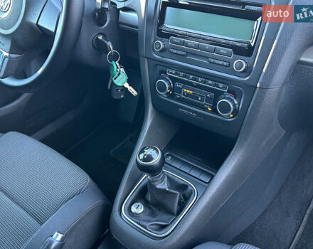 Красный Фольксваген Гольф, объемом двигателя 1.6 л и пробегом 270 тыс. км за 7700 $, фото 9 на Automoto.ua