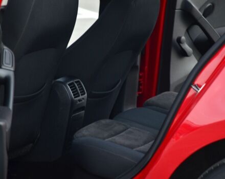 Червоний Фольксваген Гольф, об'ємом двигуна 1.4 л та пробігом 150 тис. км за 7500 $, фото 14 на Automoto.ua