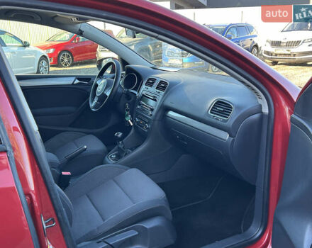 Красный Фольксваген Гольф, объемом двигателя 1.6 л и пробегом 270 тыс. км за 7700 $, фото 5 на Automoto.ua