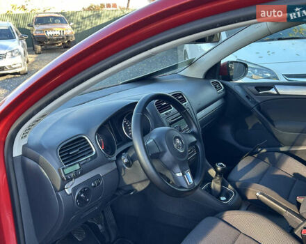 Красный Фольксваген Гольф, объемом двигателя 1.6 л и пробегом 270 тыс. км за 7700 $, фото 10 на Automoto.ua