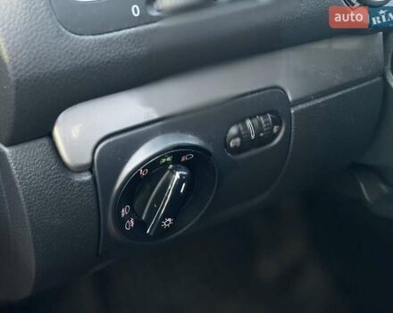 Красный Фольксваген Гольф, объемом двигателя 1.2 л и пробегом 205 тыс. км за 6800 $, фото 12 на Automoto.ua