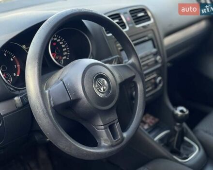 Красный Фольксваген Гольф, объемом двигателя 1.2 л и пробегом 205 тыс. км за 6800 $, фото 13 на Automoto.ua