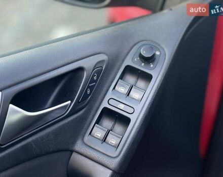 Красный Фольксваген Гольф, объемом двигателя 1.2 л и пробегом 205 тыс. км за 6800 $, фото 11 на Automoto.ua