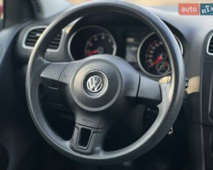Красный Фольксваген Гольф, объемом двигателя 1.2 л и пробегом 205 тыс. км за 6800 $, фото 14 на Automoto.ua