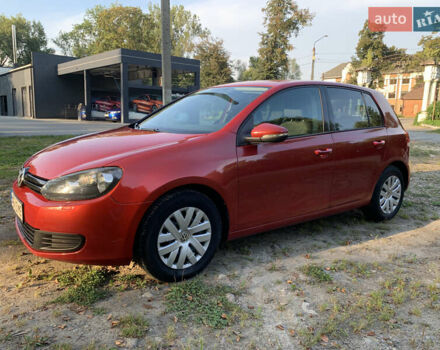 Красный Фольксваген Гольф, объемом двигателя 1.2 л и пробегом 202 тыс. км за 6300 $, фото 1 на Automoto.ua