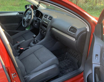 Красный Фольксваген Гольф, объемом двигателя 1.2 л и пробегом 202 тыс. км за 6300 $, фото 9 на Automoto.ua