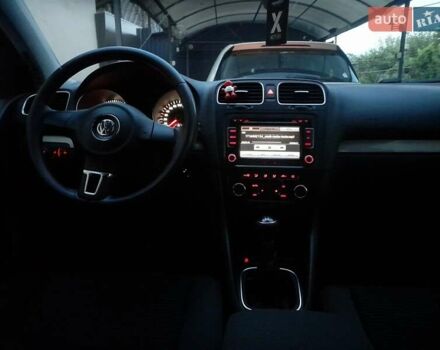 Красный Фольксваген Гольф, объемом двигателя 1.4 л и пробегом 251 тыс. км за 6850 $, фото 1 на Automoto.ua