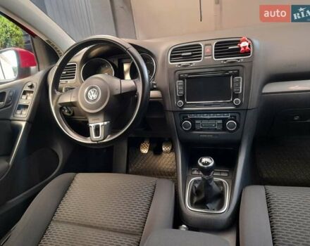 Красный Фольксваген Гольф, объемом двигателя 1.4 л и пробегом 251 тыс. км за 6850 $, фото 30 на Automoto.ua