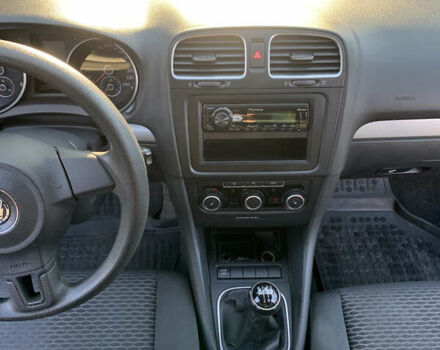 Красный Фольксваген Гольф, объемом двигателя 1.2 л и пробегом 202 тыс. км за 6300 $, фото 10 на Automoto.ua