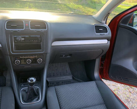 Красный Фольксваген Гольф, объемом двигателя 1.2 л и пробегом 202 тыс. км за 6300 $, фото 12 на Automoto.ua