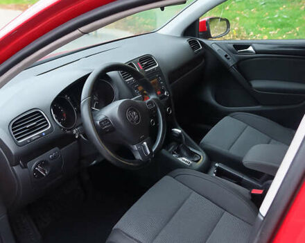 Красный Фольксваген Гольф, объемом двигателя 1.6 л и пробегом 290 тыс. км за 7700 $, фото 8 на Automoto.ua