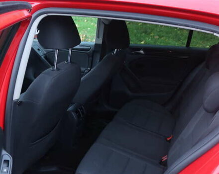 Красный Фольксваген Гольф, объемом двигателя 1.6 л и пробегом 290 тыс. км за 7700 $, фото 3 на Automoto.ua