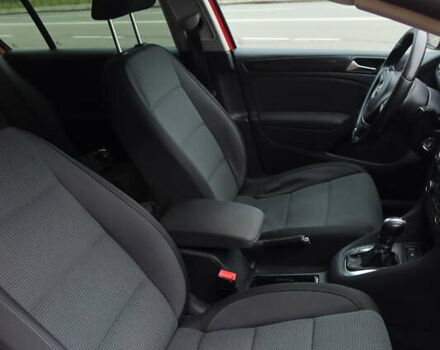 Красный Фольксваген Гольф, объемом двигателя 1.6 л и пробегом 290 тыс. км за 7700 $, фото 7 на Automoto.ua