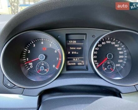 Красный Фольксваген Гольф, объемом двигателя 1.2 л и пробегом 162 тыс. км за 8600 $, фото 2 на Automoto.ua