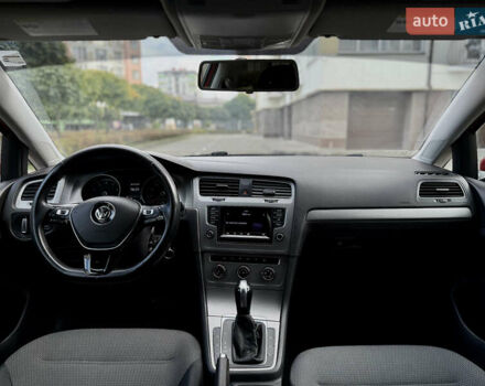 Красный Фольксваген Гольф, объемом двигателя 1.8 л и пробегом 170 тыс. км за 10950 $, фото 17 на Automoto.ua