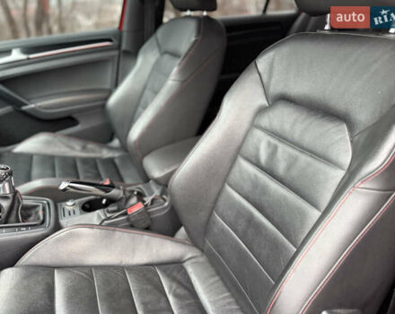 Червоний Фольксваген Гольф, об'ємом двигуна 2 л та пробігом 186 тис. км за 10900 $, фото 16 на Automoto.ua