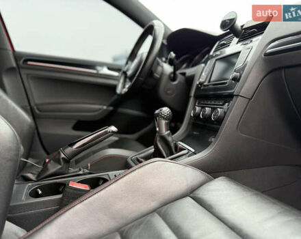 Червоний Фольксваген Гольф, об'ємом двигуна 2 л та пробігом 186 тис. км за 10900 $, фото 14 на Automoto.ua