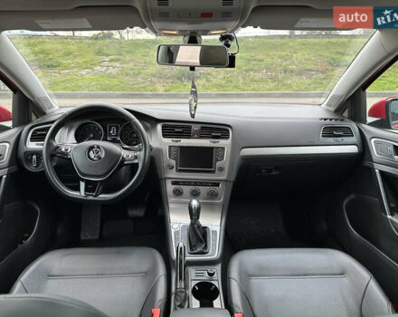 Красный Фольксваген Гольф, объемом двигателя 1.8 л и пробегом 150 тыс. км за 12500 $, фото 16 на Automoto.ua