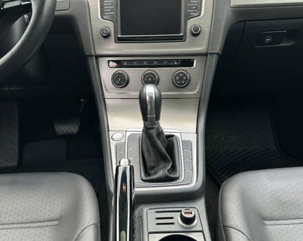 Красный Фольксваген Гольф, объемом двигателя 1.8 л и пробегом 150 тыс. км за 12500 $, фото 17 на Automoto.ua