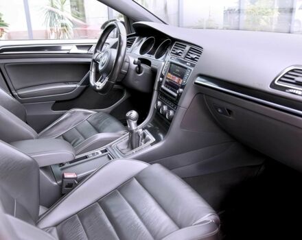 Красный Фольксваген Гольф, объемом двигателя 2 л и пробегом 77 тыс. км за 9500 $, фото 10 на Automoto.ua