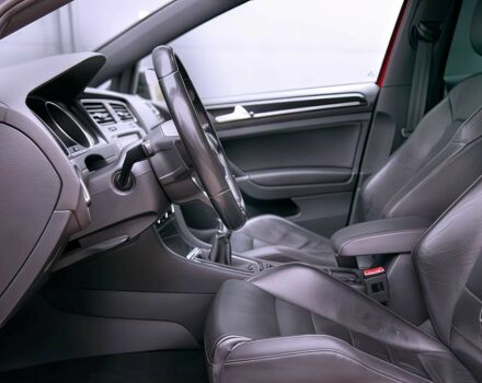 Красный Фольксваген Гольф, объемом двигателя 2 л и пробегом 77 тыс. км за 9500 $, фото 7 на Automoto.ua