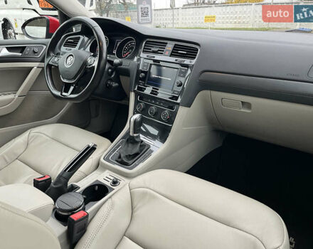 Красный Фольксваген Гольф, объемом двигателя 1.8 л и пробегом 90 тыс. км за 13800 $, фото 40 на Automoto.ua